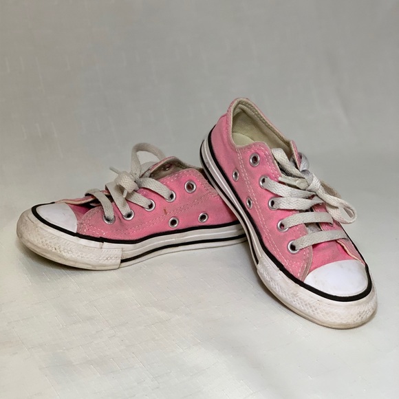 Pink Converse Sneakers Girl’s 10.5 Toddler Classic Chuck Taylor All Stars Shoes - Picture 1 of 11